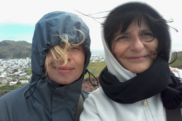 Isabella und Doris auf den windigen Westmänner Inseln
